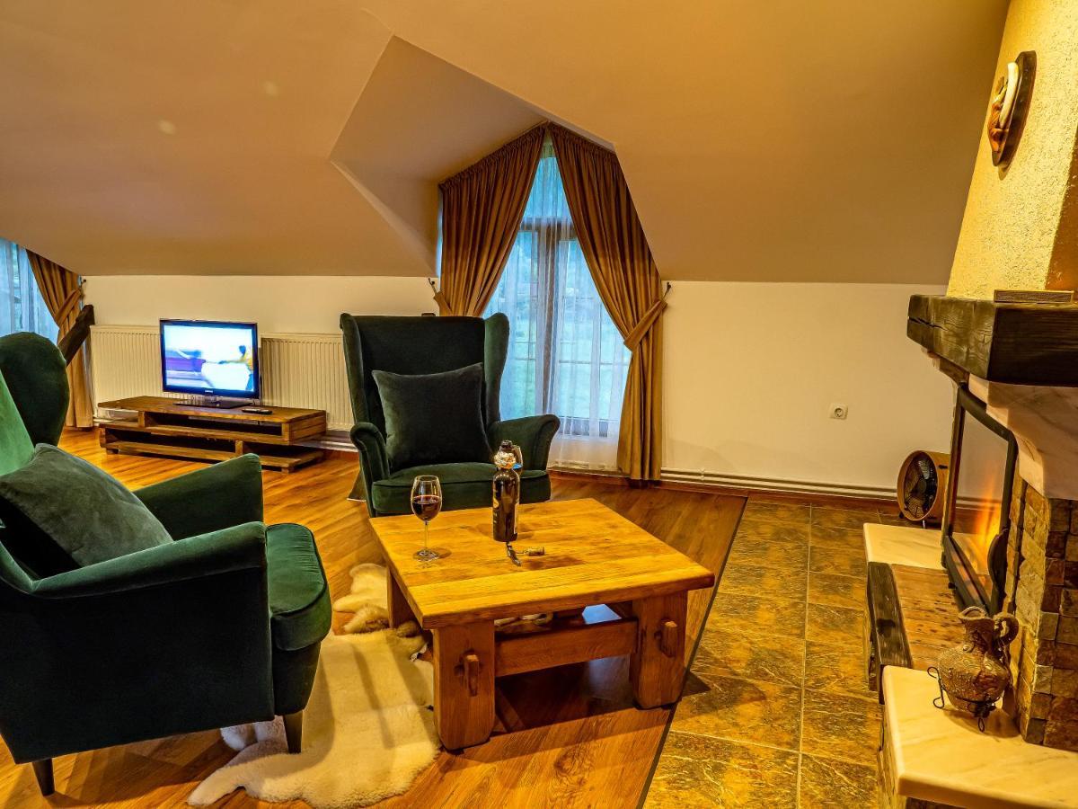 Отель Casa Delia Кымпулунг-Молдовенеск Экстерьер фото